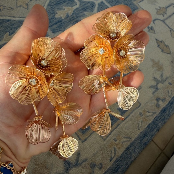 Zara Kate Middleton Cascading Gold Flower Earrings - Picture 12 of 12